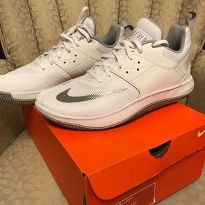 BRAND NEW Nike Fly by Low II